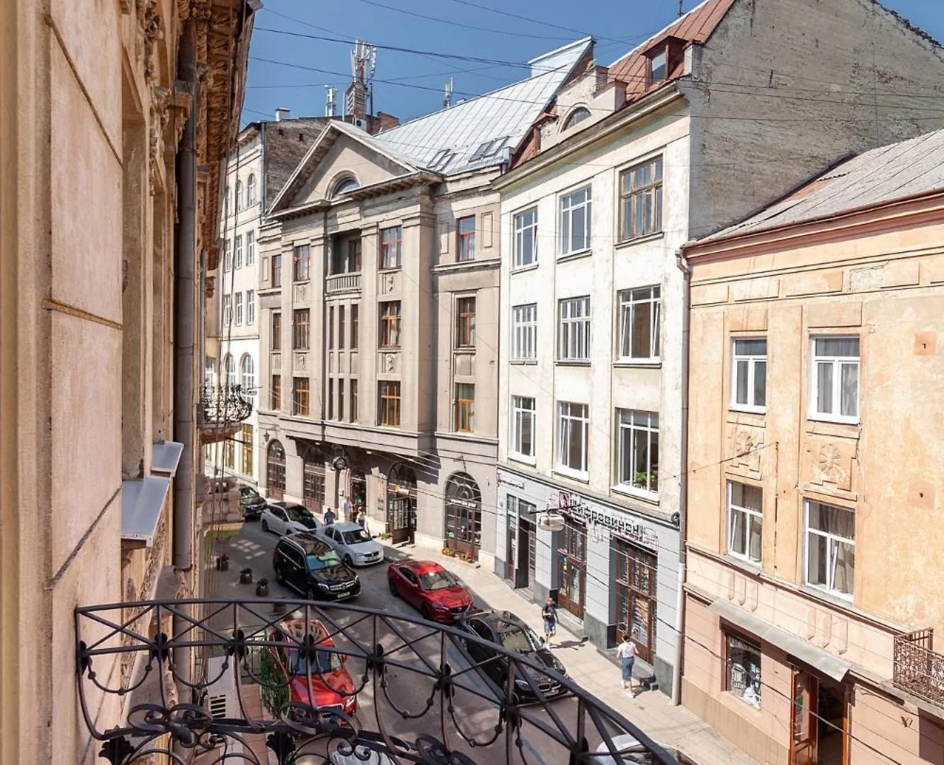 Royal Aparts Multi Lviv 0*,