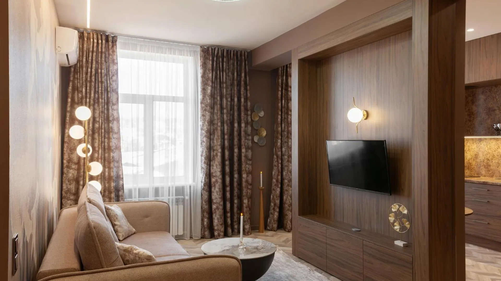 Royal Aparts Multi Lviv Apartment
